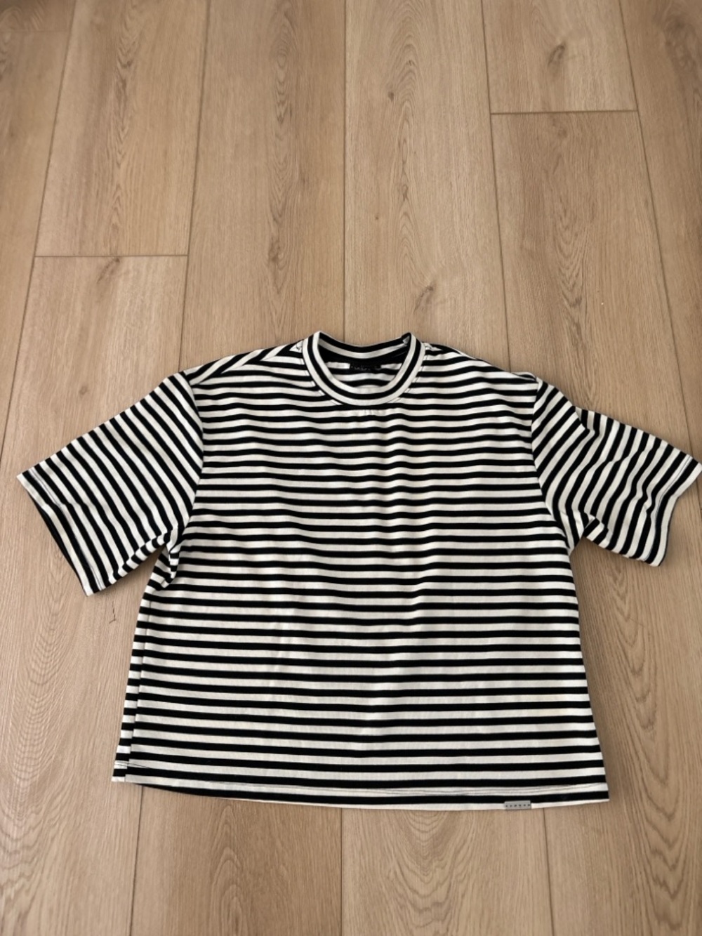 SUMWON Women’s Black White Striped Short Sleeve Top Size S Ribbed Knit Stretch